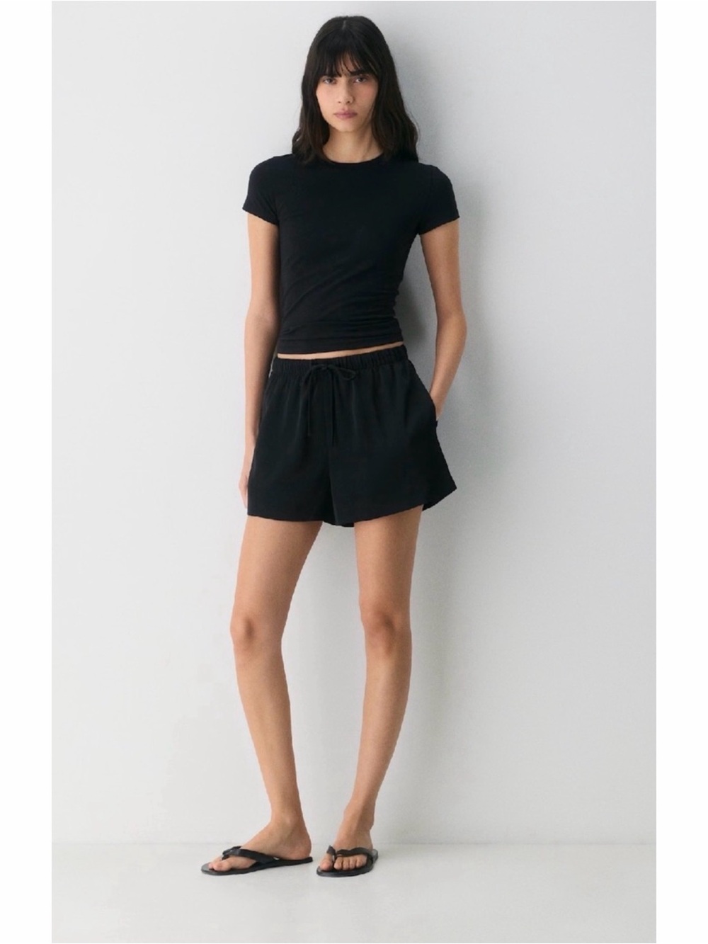 Aritzia Wilfred Thesis Shorts Black Crepe High Waisted Elastic Waist Drawstring
